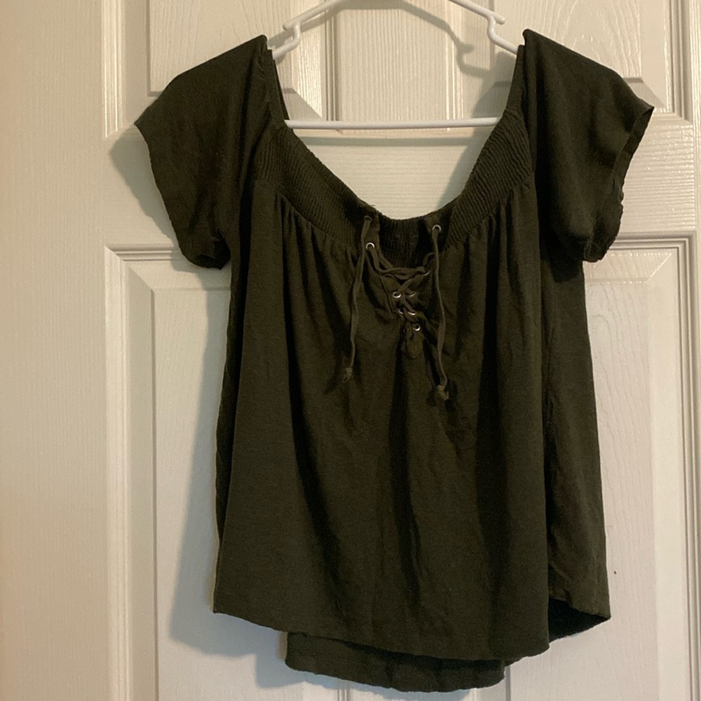 Lovely top!Off the shoulder style